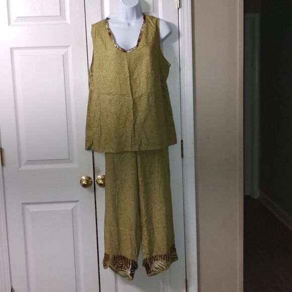 Paradiso 4 pc  beaded outfit  cropped pants and 3 various matching shirts  Sz XL - Picture 4 of 13